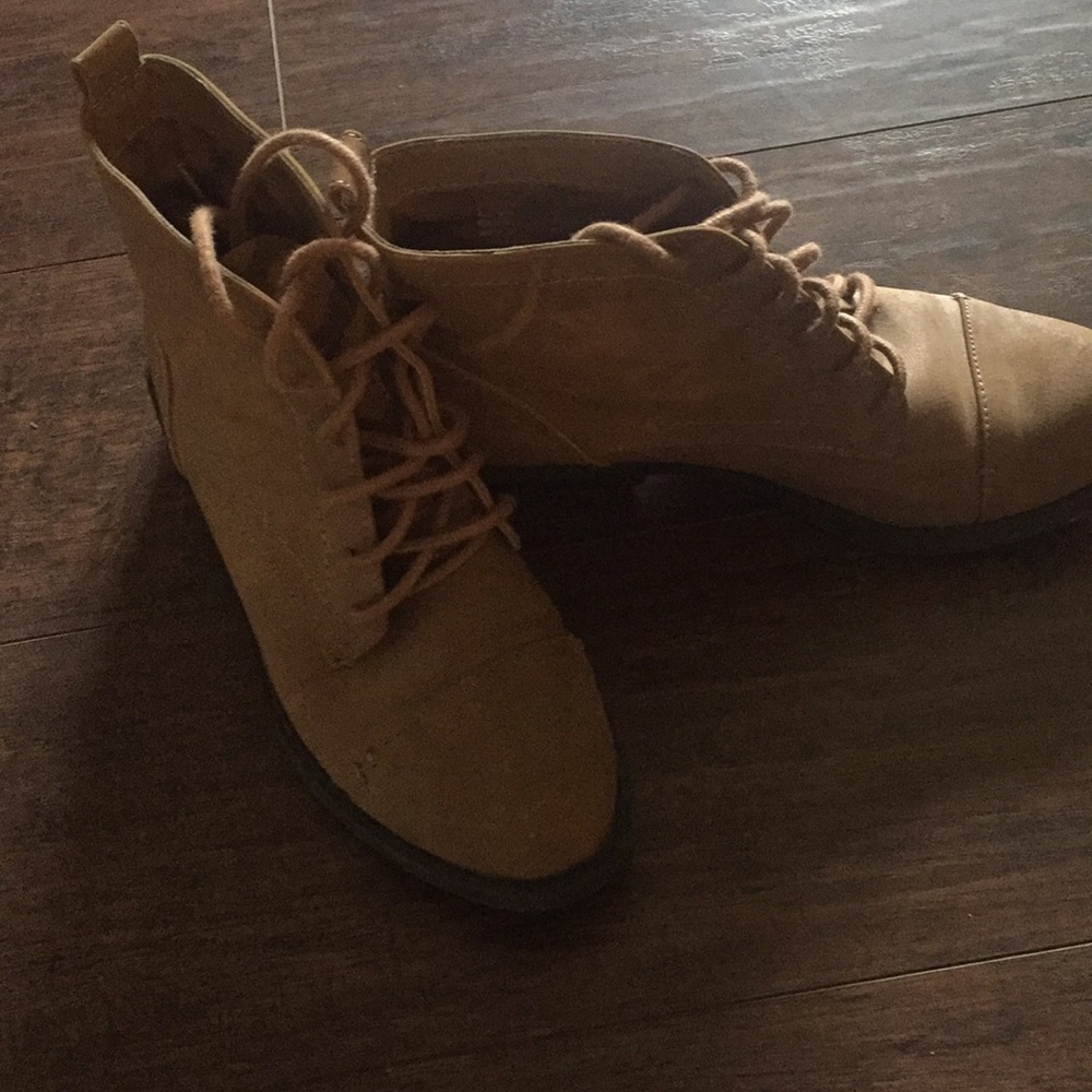Combat boots